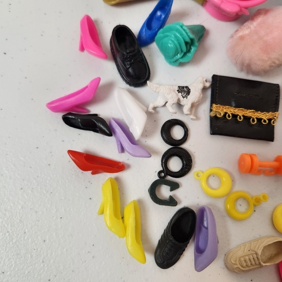 Vintage 1990s Barbie Miniature Accessories Shoes Saddle Baby Parts Pieces 90s - Picture 4 of 10